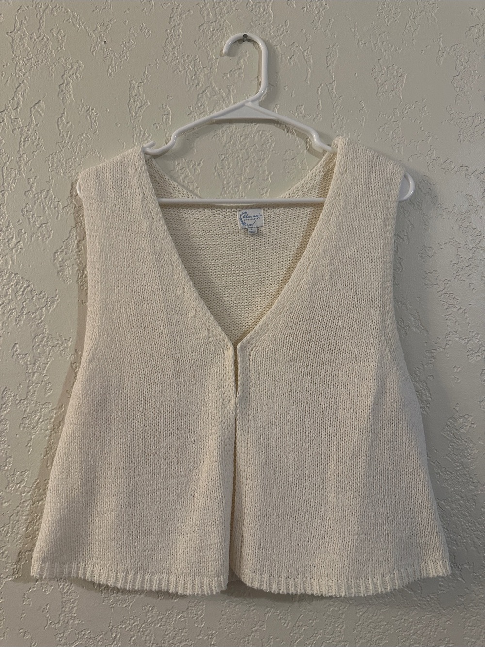 Cream Knit V-Neck Sleeveless Cardigan Vest